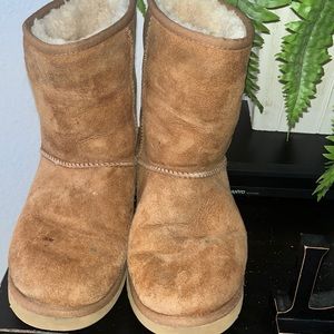 UGGS Size 9 Tan